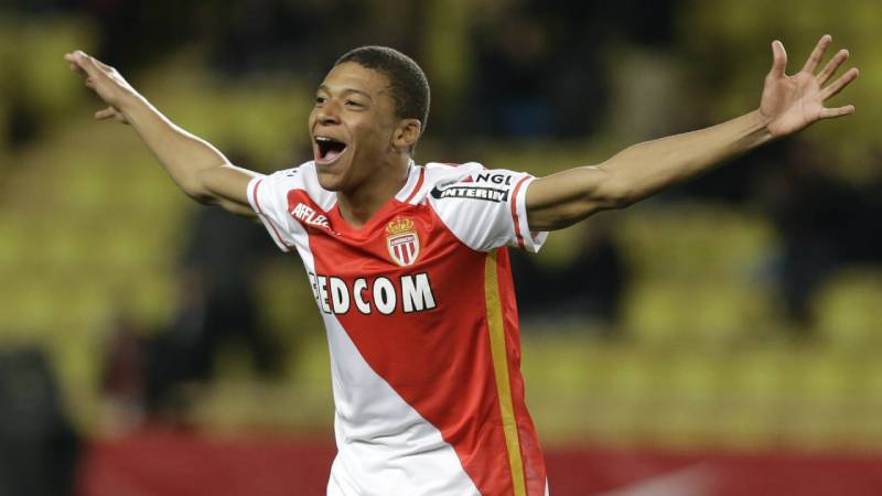 Tiểu Sử Mbappe - Ngôi Sao Sáng Tiềm Năng Của Bóng Đá Thế Giới 2 Đỉnh cao sự nghiệp của Mbappe tại AS Monaco