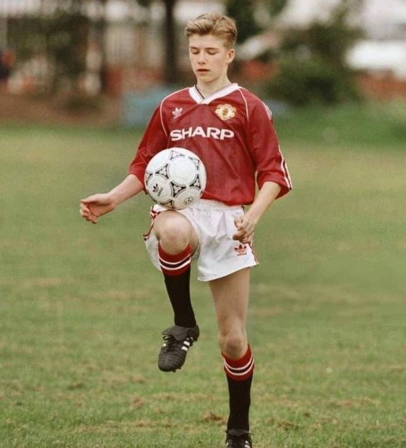 Tiểu Sử David Beckham – Tiền Vệ Xuất Sắc Của Bóng Đá Thế Giới 1 Khởi đầu bước chân vào thế giới bóng đá của David Beckham