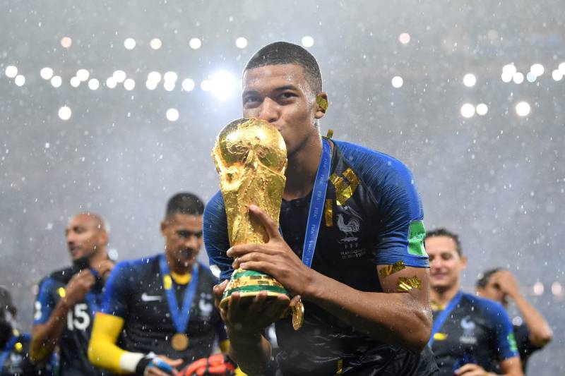 Tiểu Sử Mbappe - Ngôi Sao Sáng Tiềm Năng Của Bóng Đá Thế Giới 4 Mbappe tỏa sáng cùng đội tuyển Pháp